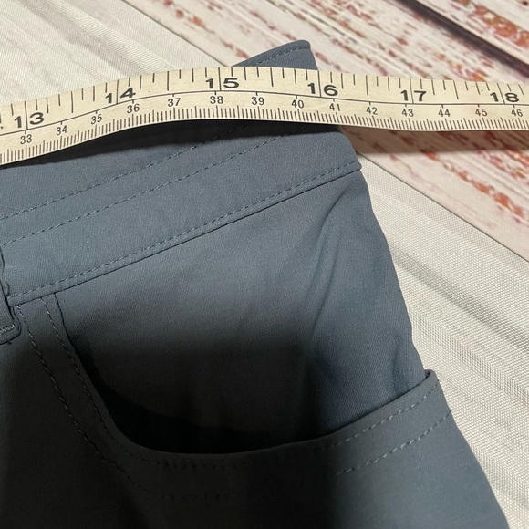 Eddie Bauer Women's Rainier Capri pants in a blue/gray color. Size 8. - Picture 6 of 13